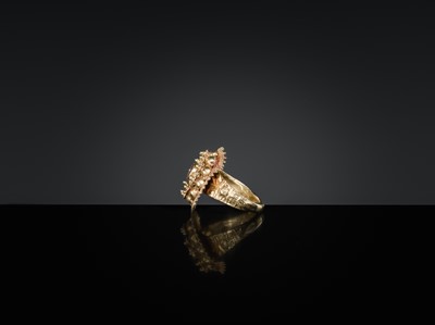 Lot 199 - A GOLD FILIGREE ROSETTE RING, MUGHAL, NORTHERN INDIA, 19TH-20TH CENTURY