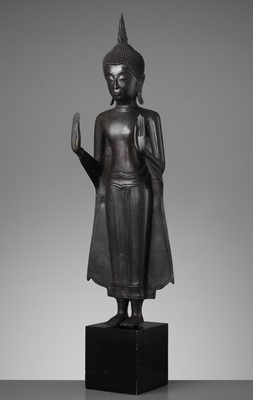 Lot 723 - A LARGE THAI BRONZE FIGURE OF BUDDHA, AYUTTHAYA KINGDOM