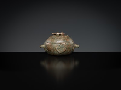 Lot 158 - A GROUP OF THREE BRONZE OIL LAMPS