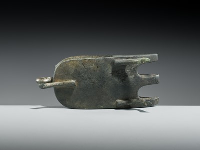 Lot 168 - AN EARLY ISLAMIC BRONZE INCENSE BURNER OR OIL LAMP, SYRIA OR EGYPT, 10TH-12TH CENTURY