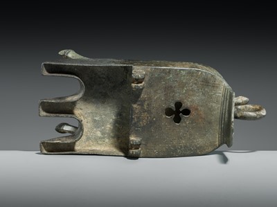 Lot 168 - AN EARLY ISLAMIC BRONZE INCENSE BURNER OR OIL LAMP, SYRIA OR EGYPT, 10TH-12TH CENTURY
