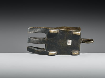 Lot 169 - AN EARLY ISLAMIC BRONZE OIL LAMP, SYRIA OR PERSIA, 12TH-14TH CENTURY