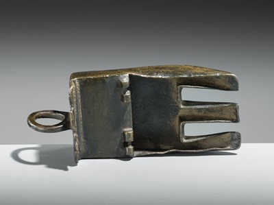 Lot 169 - AN EARLY ISLAMIC BRONZE OIL LAMP, SYRIA OR PERSIA, 12TH-14TH CENTURY