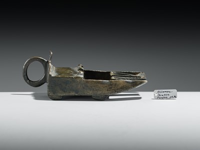 Lot 169 - AN EARLY ISLAMIC BRONZE OIL LAMP, SYRIA OR PERSIA, 12TH-14TH CENTURY