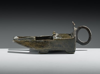 Lot 169 - AN EARLY ISLAMIC BRONZE OIL LAMP, SYRIA OR PERSIA, 12TH-14TH CENTURY