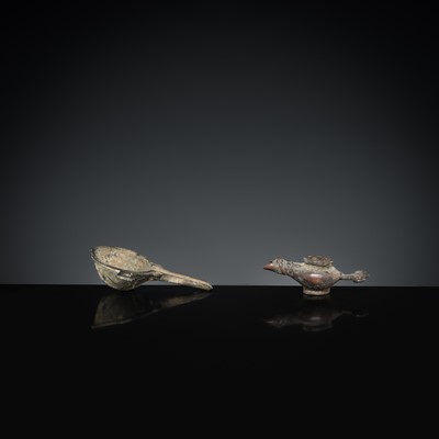 Lot 166 - A BRONZE MORTAR AND OIL LAMP, LATE ROMAN TO EARLY ISLAMIC PERIOD, CIRCA 1ST MILLENNIUM AD
