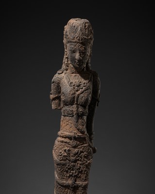 Lot 313 - A MAJAPAHIT TERRACOTTA FIGURE OF A PRINCESS, RAJAPUTRA
