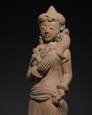 Lot 196 - A MAJAPAHIT TERRACOTTA FIGURE OF A NOBLE LADY