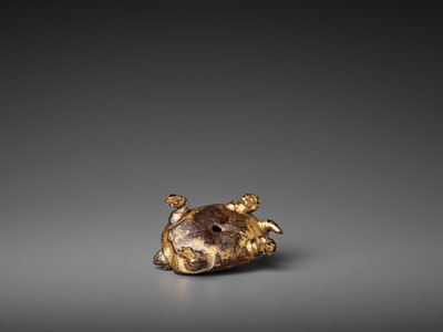 Lot 430 - A LACQUER-GILT BRONZE MODEL OF A TURTLE, 17TH CENTURY