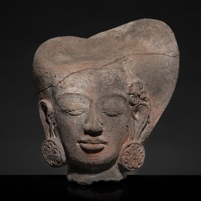 Lot 194 - A UNIQUE MAJAPAHIT TERRACOTTA HEAD OF A WOMAN