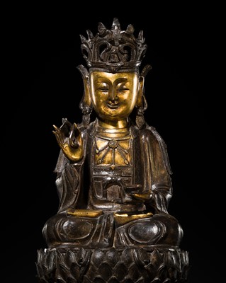 Lot 83 - A RARE AND LARGE PARCEL-GILT FIGURE OF THE WILLOW LEAF GUANYIN, MING DYNASTY