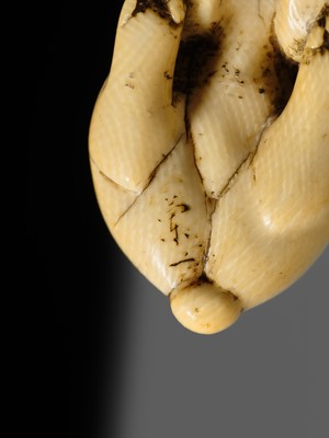 Lot 120 - RANICHI: A FINE IVORY NETSUKE OF A PIEBALD HARE WITH AMBER EYES