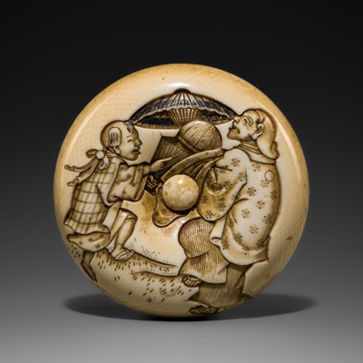 SUZUKI KOSAI: A FINE IVORY MANJU NETSUKE OF A PUPPET PLAYER AND CHILD