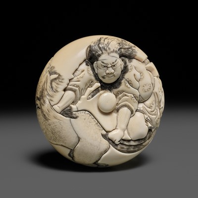 Lot 292 - A LARGE IVORY MANJU NETSUKE GENERAL KOU AND HORSE