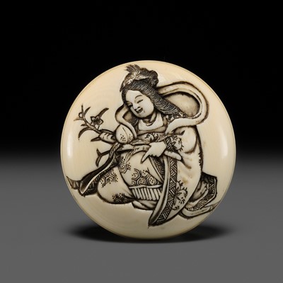 Lot 295 - MINKOKU: AN IVORY MANJU NETSUKE OF SEIOBO