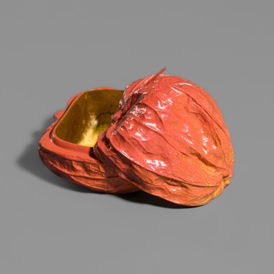 IWAKURA RYUSAI: AN IMPRESSIVE LACQUER WOOD KOGO (INCENSE BOX) IN THE FORM OF A PHYSALIS (HOZUKI)