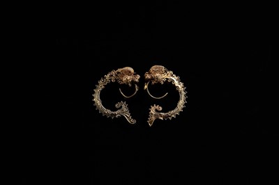 A PAIR OF GILT SILVER FILIGREE ‘DRAGON’ EARRINGS, QING DYNASTY