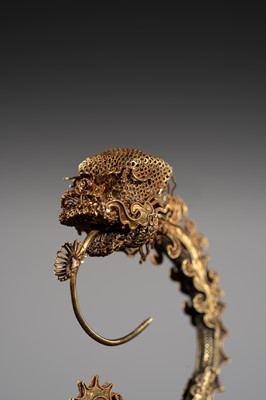 A PAIR OF GILT SILVER FILIGREE ‘DRAGON’ EARRINGS, QING DYNASTY