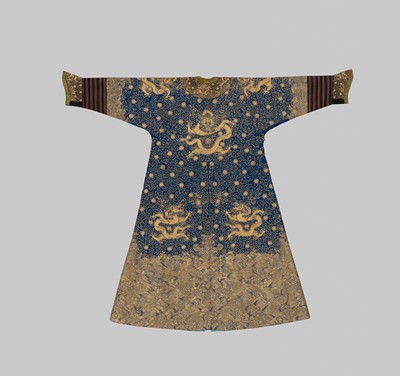 Lot 104 - AN IMPERIAL GOLD- AND SILVER-EMBROIDERED ‘NINE DRAGON’ ROBE, JIFU, QIANLONG
