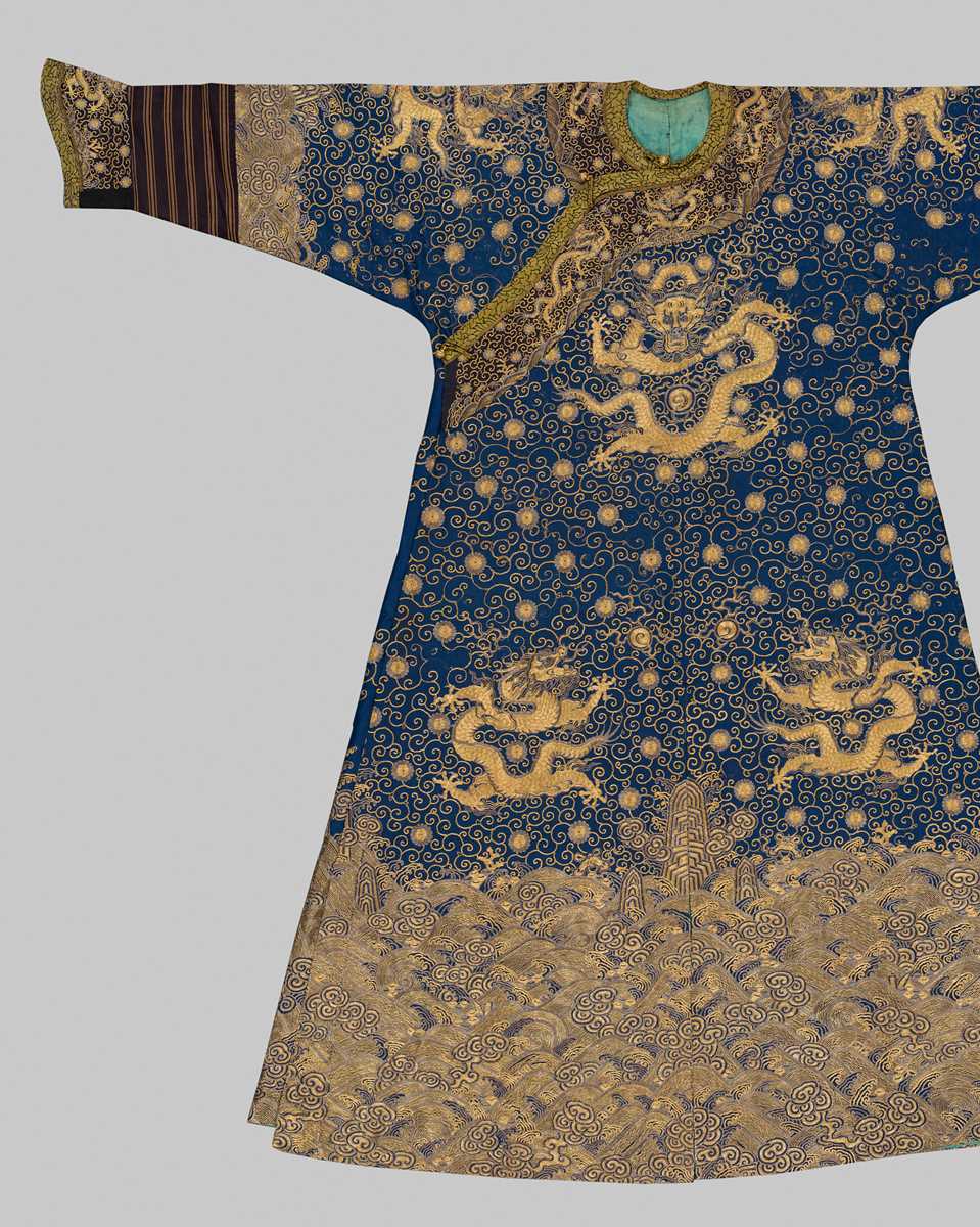 Lot 104 - AN IMPERIAL GOLD- AND SILVER-EMBROIDERED ‘NINE DRAGON’ ROBE, JIFU, QIANLONG