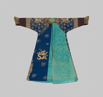 Lot 104 - AN IMPERIAL GOLD- AND SILVER-EMBROIDERED ‘NINE DRAGON’ ROBE, JIFU, QIANLONG