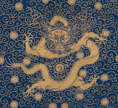 Lot 104 - AN IMPERIAL GOLD- AND SILVER-EMBROIDERED ‘NINE DRAGON’ ROBE, JIFU, QIANLONG
