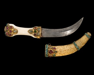 Lot 194 - A FINE GEM-SET AND GOLD-MOUNTED DAGGER, 18TH-19TH CENTURY