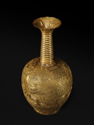 Lot 181 - AN EXCEEDINGLY RARE AND IMPORTANT GOLD ‘PHOENIX’ VASE, TANG-LIAO DYNASTY