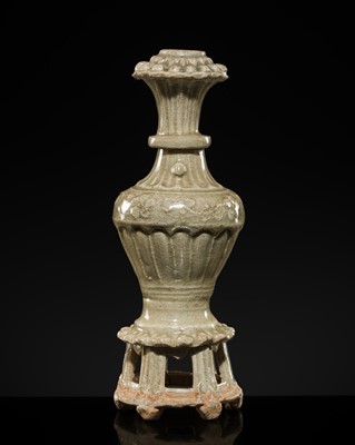 Lot 502 - A MOLDED QINGBAI VASE WITH INTEGRAL OPENWORK STAND, SONG DYNASTY