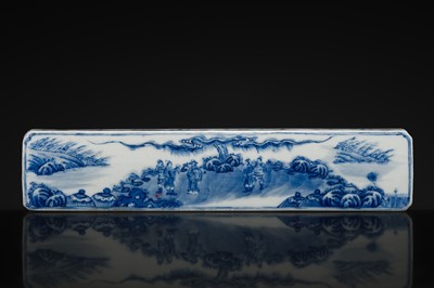 Lot 547 - A BLUE AND WHITE ‘COURT OFFICIALS’ SCROLL WEIGHT, LATE QING DYNASTY TO REPUBLIC PERIOD