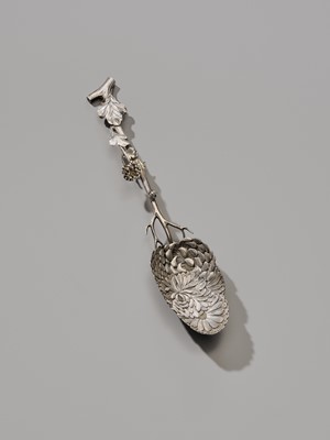 Lot 21 - SADAJIRO: A VERY FINE SILVER SERVING SPOON