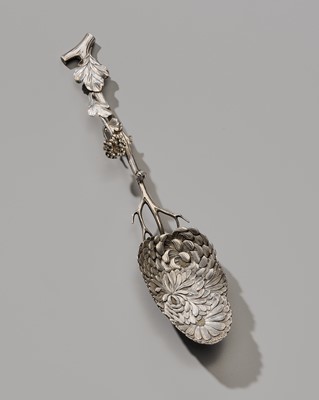 Lot 21 - SADAJIRO: A VERY FINE SILVER SERVING SPOON