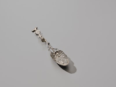 Lot 21 - SADAJIRO: A VERY FINE SILVER SERVING SPOON