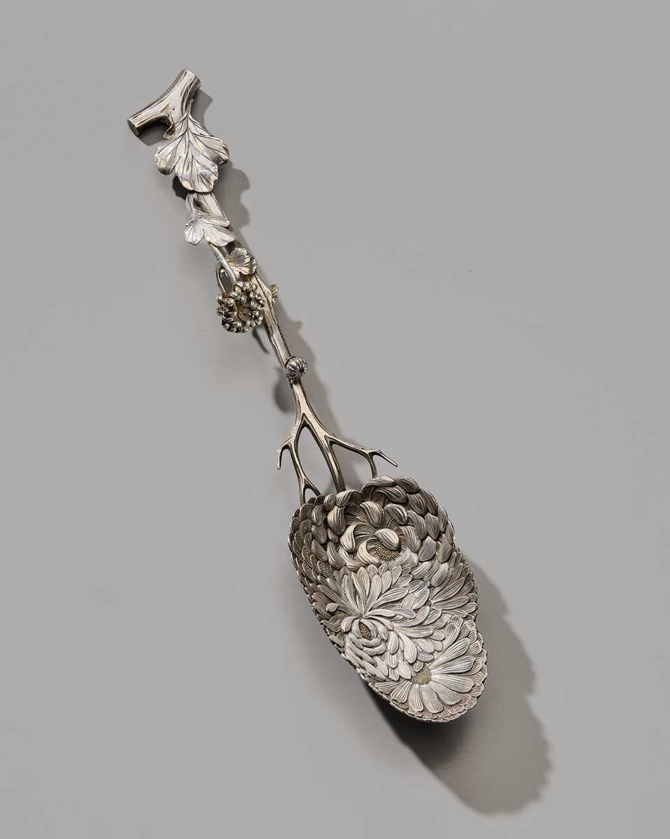 Lot 21 - SADAJIRO: A VERY FINE SILVER SERVING SPOON