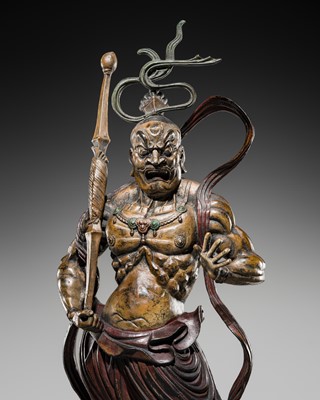Lot 184 - AN IMPRESSIVE AND LARGE BRONZE FIGURE OF A NIO GUARDIAN, LATE EDO PERIOD