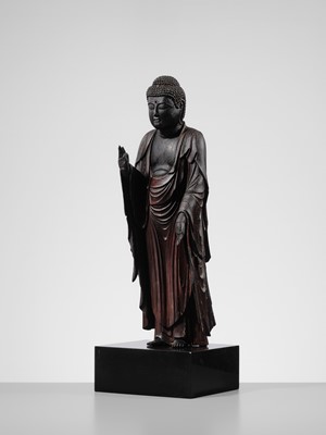 A CARVED WOOD SCULPTURE OF AMIDA NYORAI (AMITABHA), KAMAKURA PERIOD