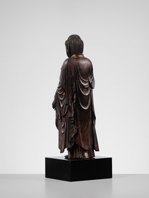 A CARVED WOOD SCULPTURE OF AMIDA NYORAI (AMITABHA), KAMAKURA PERIOD