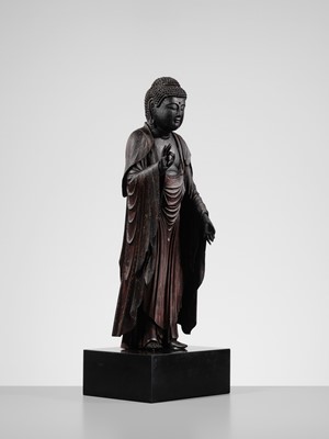 A CARVED WOOD SCULPTURE OF AMIDA NYORAI (AMITABHA), KAMAKURA PERIOD
