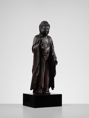 A CARVED WOOD SCULPTURE OF AMIDA NYORAI (AMITABHA), KAMAKURA PERIOD
