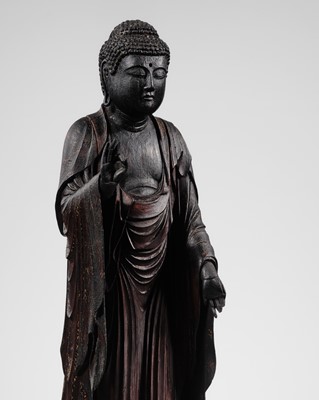 A CARVED WOOD SCULPTURE OF AMIDA NYORAI (AMITABHA), KAMAKURA PERIOD