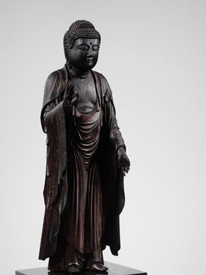 A CARVED WOOD SCULPTURE OF AMIDA NYORAI (AMITABHA), KAMAKURA PERIOD