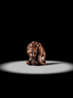 Lot 107 - A LARGE AND IMPRESSIVE WOOD NETSUKE OF A TIGER