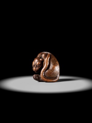 Lot 107 - A LARGE AND IMPRESSIVE WOOD NETSUKE OF A TIGER