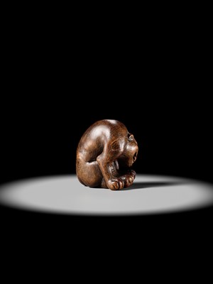 Lot 107 - A LARGE AND IMPRESSIVE WOOD NETSUKE OF A TIGER