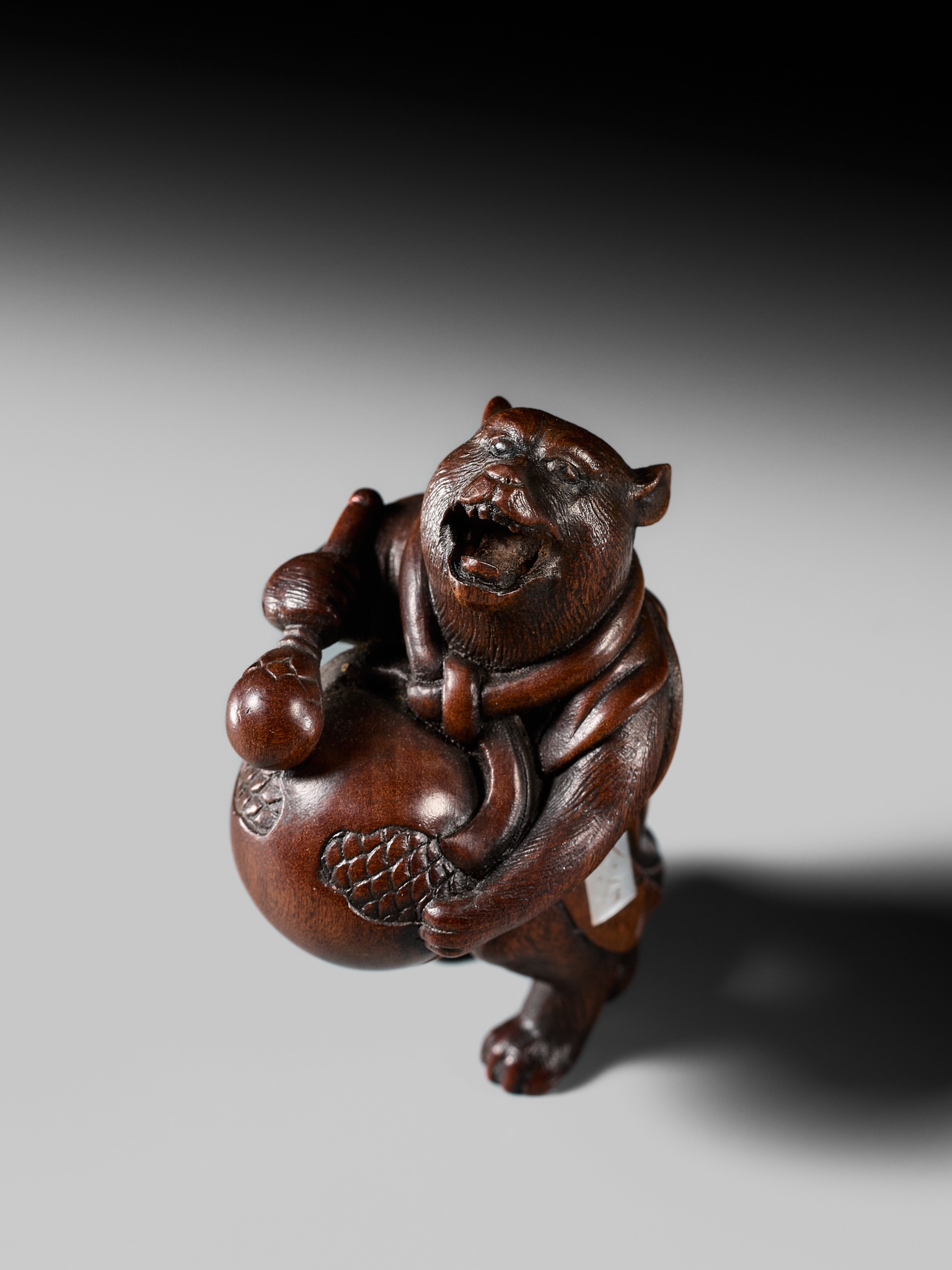Lot 152 - MINKOKU: A FINE AND AMUSING WOOD NETSUKE OF