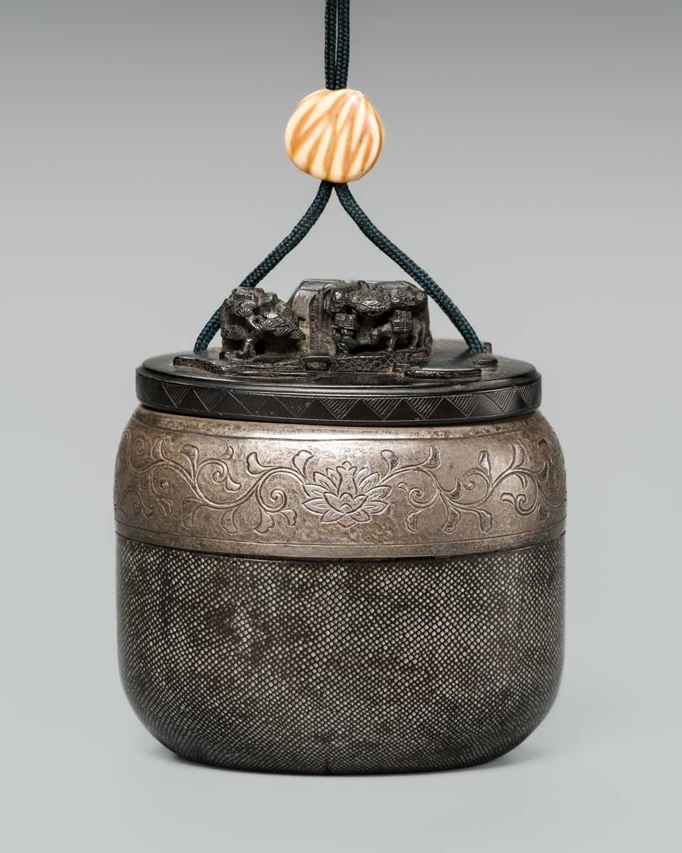 Lot 45 - HORAKU: A RARE LACQUER, METAL AND EBONY WOOD TONKOTSU