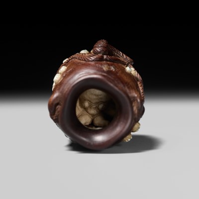 Lot 280 - YOSHIHIDE: A SUPERB AND RARE INLAID WOOD ‘TAKO-TSUBO’ NETSUKE