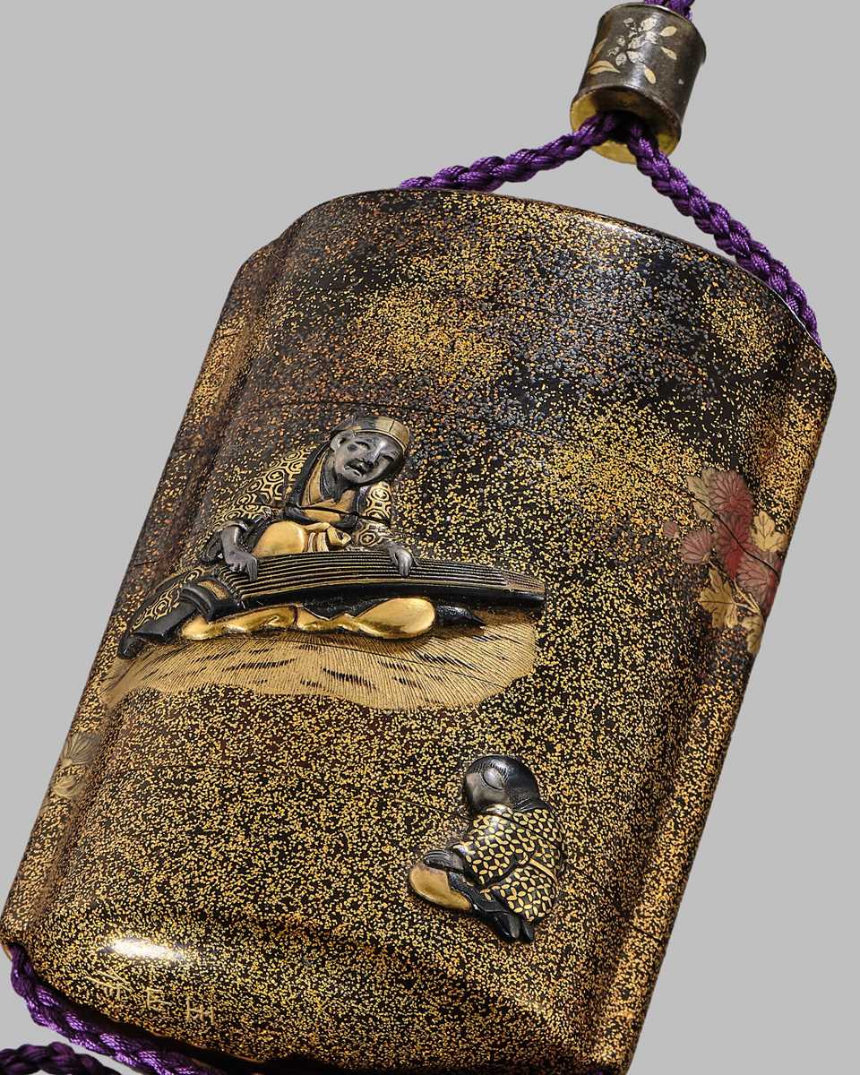 Lot 34 - GYOKUZAN: A SUPERB METAL INLAID AND LACQUERED FIVE-CASE INRO WITH A KOTO PLAYER