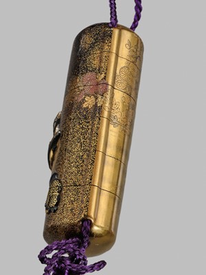 Lot 34 - GYOKUZAN: A SUPERB METAL INLAID AND LACQUERED FIVE-CASE INRO WITH A KOTO PLAYER