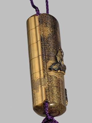 Lot 34 - GYOKUZAN: A SUPERB METAL INLAID AND LACQUERED FIVE-CASE INRO WITH A KOTO PLAYER